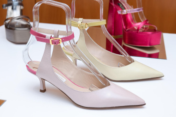 Fotoservizio/SS 2023/WOMEN/PRESENTAZIONE/MARIO VALENTINO/DP2/22