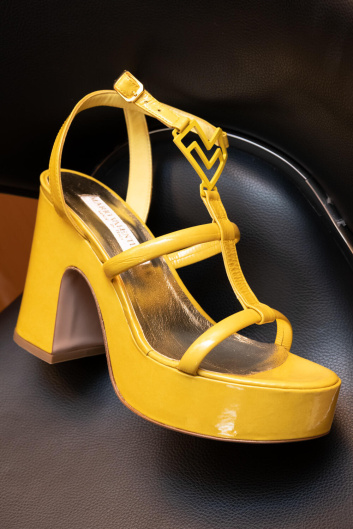 Fotoservizio/SS 2023/WOMEN/PRESENTAZIONE/MARIO VALENTINO/DP2/24
