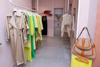 Fotoservizio/SS 2023/WOMEN/PRESENTAZIONE/BEATRICE B/DP2/5