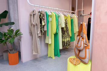 Fotoservizio/SS 2023/WOMEN/PRESENTAZIONE/BEATRICE B/DP2/4