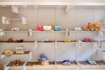 Fotoservizio/SS 2023/WOMEN/PRESENTAZIONE/POLLINI/DP2/5