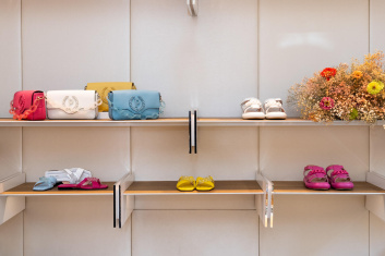 Fotoservizio/SS 2023/WOMEN/PRESENTAZIONE/POLLINI/DP2/4