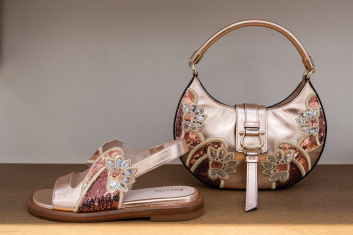 Fotoservizio/SS 2023/WOMEN/PRESENTAZIONE/POLLINI/DP2/11