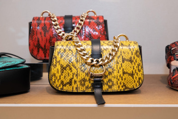 Fotoservizio/SS 2023/WOMEN/PRESENTAZIONE/POLLINI/DP2/25