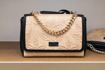 Fotoservizio/SS 2023/WOMEN/PRESENTAZIONE/POLLINI/DP2/21
