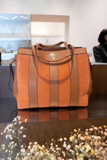Fotoservizio/SS 2023/WOMEN/PRESENTAZIONE/POLLINI/DP2/22