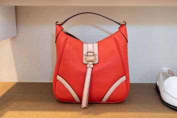 Fotoservizio/SS 2023/WOMEN/PRESENTAZIONE/POLLINI/DP2/23