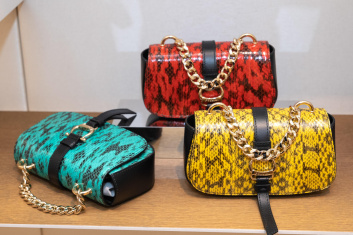 Fotoservizio/SS 2023/WOMEN/PRESENTAZIONE/POLLINI/DP2/24