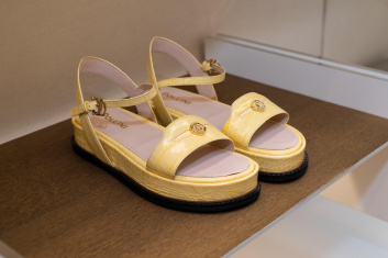 Fotoservizio/SS 2023/WOMEN/PRESENTAZIONE/POLLINI/DP2/52