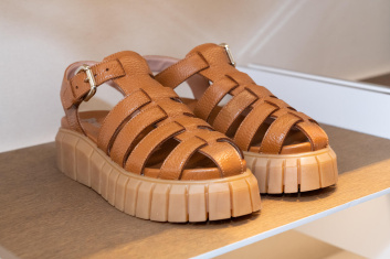 Fotoservizio/SS 2023/WOMEN/PRESENTAZIONE/POLLINI/DP2/85