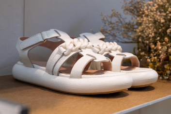 Fotoservizio/SS 2023/WOMEN/PRESENTAZIONE/POLLINI/DP2/88