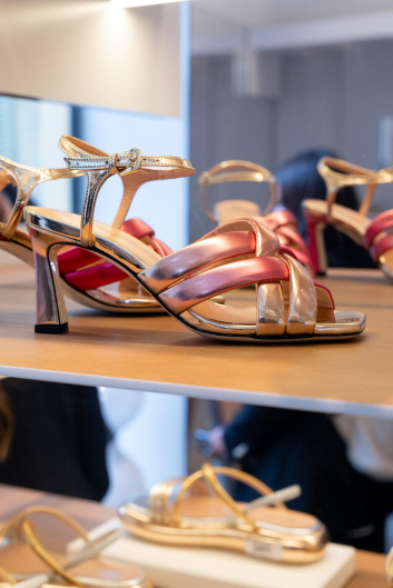 Fotoservizio/SS 2023/WOMEN/PRESENTAZIONE/POLLINI/DP2/99