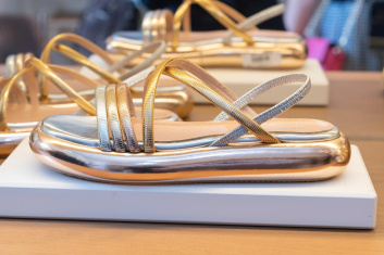 Fotoservizio/SS 2023/WOMEN/PRESENTAZIONE/POLLINI/DP2/100