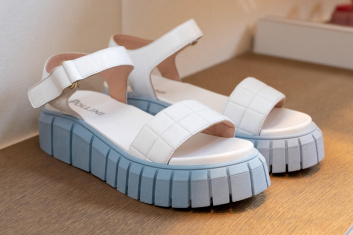 Fotoservizio/SS 2023/WOMEN/PRESENTAZIONE/POLLINI/DP2/92