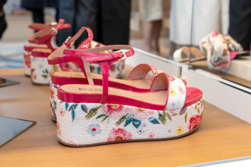 Fotoservizio/SS 2023/WOMEN/PRESENTAZIONE/POLLINI/DP2/102