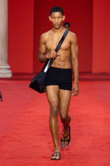 Fotoservizio/SS 2023/WOMEN/SFILATA/SALVATORE FERRAGAMO/DP2/11