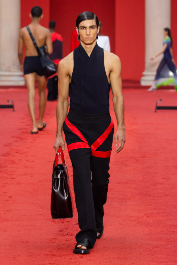 Fotoservizio/SS 2023/WOMEN/SFILATA/SALVATORE FERRAGAMO/DP2/22