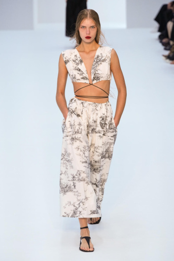 Fotoservizio/SS 2023/WOMEN/SFILATA/PHILOSOPHY DI LORENZO SERAFINI/DP2/13