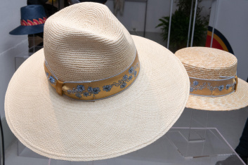 Fotoservizio/SS 2023/WOMEN/PRESENTAZIONE/BORSALINO/DP2/12