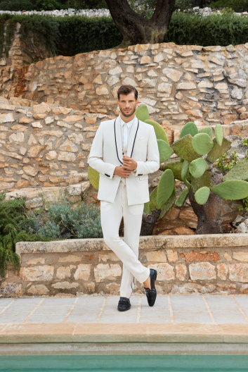 Fotoservizio/SS 2023/WOMEN/PRESENTAZIONE/RAMZEN/DP2/1