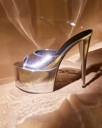 Fotoservizio/SS 2023/WOMEN/PRESENTAZIONE/GIUSEPPE ZANOTTI/DP2/0