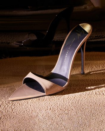 Fotoservizio/SS 2023/WOMEN/PRESENTAZIONE/GIUSEPPE ZANOTTI/DP2/9