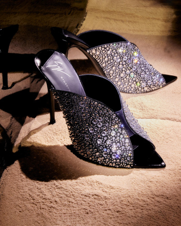 Fotoservizio/SS 2023/WOMEN/PRESENTAZIONE/GIUSEPPE ZANOTTI/DP2/4