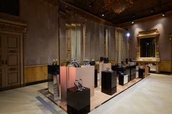 Fotoservizio/SS 2023/WOMEN/PRESENTAZIONE/GIUSEPPE ZANOTTI/DP2/15