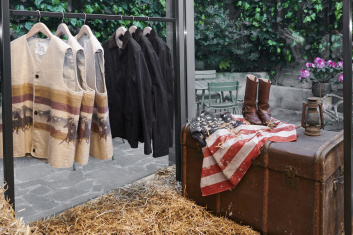 Fotoservizio/SS 2023/DESIGN/EVENTO/WOOLRICH/DP2/28