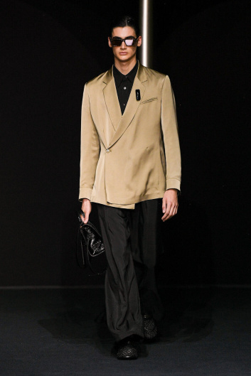 Fotoservizio/SS 2024/MEN/SFILATA/EMPORIO ARMANI/DP2/16