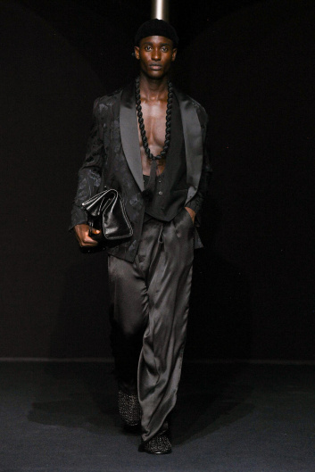 Fotoservizio/SS 2024/MEN/SFILATA/EMPORIO ARMANI/DP2/0