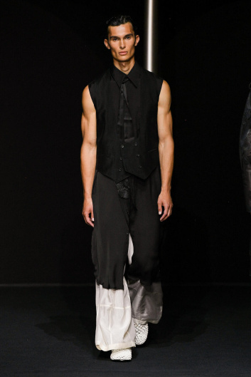 Fotoservizio/SS 2024/MEN/SFILATA/EMPORIO ARMANI/DP2/0