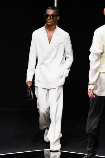 Fotoservizio/SS 2024/MEN/SFILATA/EMPORIO ARMANI/DP2/2