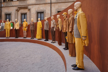 Fotoservizio/SS 2024/MEN/SFILATA/KITON/DP2/64