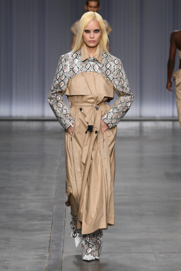Fotoservizio/SS 2024/WOMEN/SFILATA/ICEBERG/DP2/24