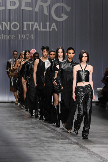 Fotoservizio/SS 2024/WOMEN/SFILATA/ICEBERG/DP2/46