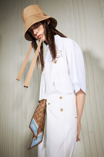 Fotoservizio/SS 2024/WOMEN/PRESENTAZIONE/HERNO/DP2/1