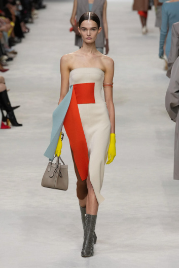 Fotoservizio/SS 2024/WOMEN/SFILATA/FENDI/DP2/7