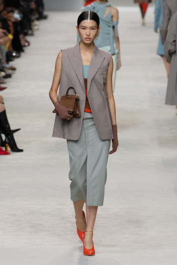 Fotoservizio/SS 2024/WOMEN/SFILATA/FENDI/DP2/8