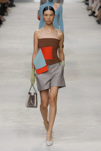 Fotoservizio/SS 2024/WOMEN/SFILATA/FENDI/DP2/2