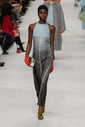 Fotoservizio/SS 2024/WOMEN/SFILATA/FENDI/DP2/17