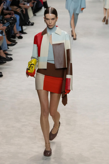 Fotoservizio/SS 2024/WOMEN/SFILATA/FENDI/DP2/11