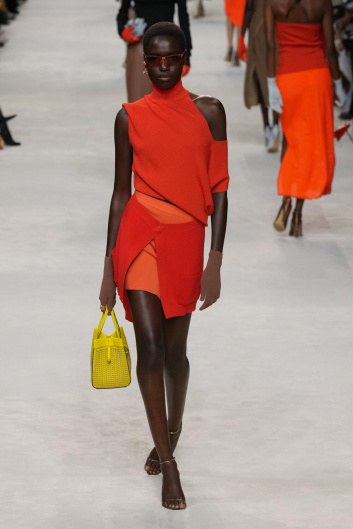 Fotoservizio/SS 2024/WOMEN/SFILATA/FENDI/DP2/23