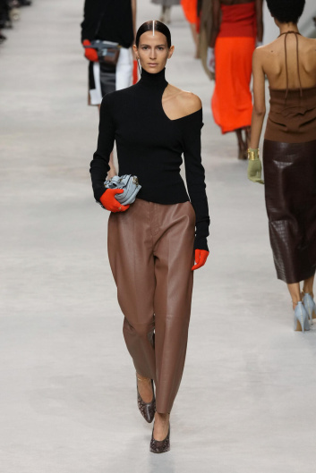 Fotoservizio/SS 2024/WOMEN/SFILATA/FENDI/DP2/24