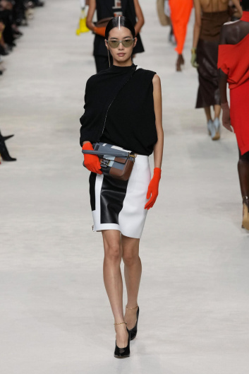 Fotoservizio/SS 2024/WOMEN/SFILATA/FENDI/DP2/25