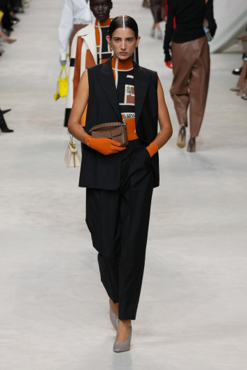 Fotoservizio/SS 2024/WOMEN/SFILATA/FENDI/DP2/26