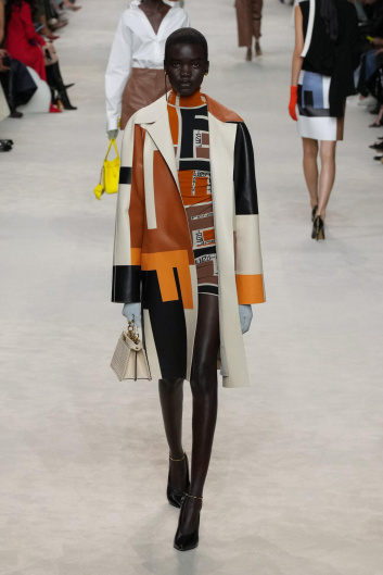 Fotoservizio/SS 2024/WOMEN/SFILATA/FENDI/DP2/27