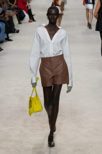 Fotoservizio/SS 2024/WOMEN/SFILATA/FENDI/DP2/28
