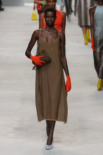 Fotoservizio/SS 2024/WOMEN/SFILATA/FENDI/DP2/20