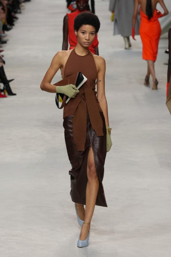 Fotoservizio/SS 2024/WOMEN/SFILATA/FENDI/DP2/22